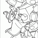 Il gatto cade da uno scaffale