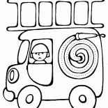 Pompiere in una macchina speciale