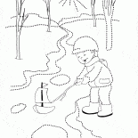 La barca galleggia sulle acque del torrente